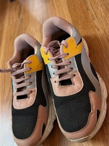 Stylish Women's Sneakers!