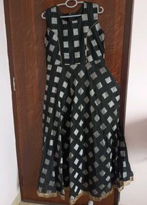 gown