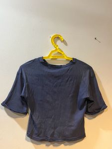 Levi's Cropped Tee
