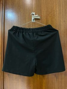 Chic Black Skirt with Zipper Detail