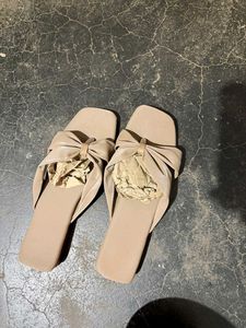 Stylish Bow Detail Flat Sandals