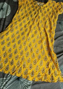 Pure Cotton Floral Yellow Top In Size L