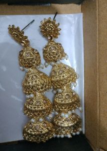 Earings Gold Colour