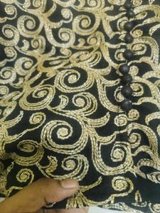 SALE ❗❗❗❗black&amp;gold festive puff sleeve crop top/