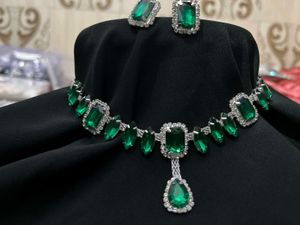 Emerald Green Necklace &amp; Earings set