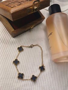 clove bracelet