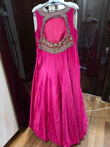 🎉Today only🎉magenta gown with doli design