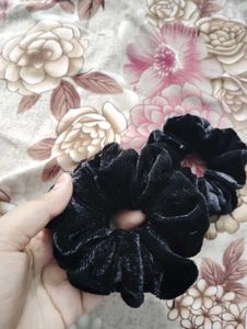 🔥BUY 3 GET 1 FREE🔥Velvet Scrunchies Set - Black