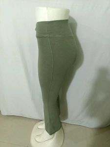 High-Waisted Olive Green Cropped Yoga Pant