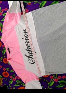 Sweatshirt with "Superior" Print