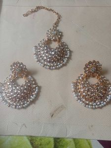 Elegant Kundan Tikka &amp; Earring Set