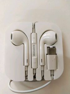 White Wired USB-C Earphones