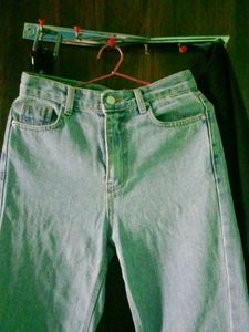 Light Wash Jeans with Slits