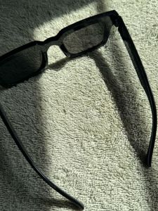 Chic Black Rectangular Sunglasses