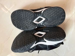 Boldfit Athletic Shoes(it has one hole))