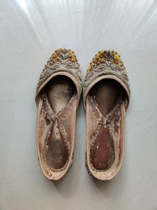 Yellow Women Jutti