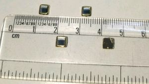 Kundan metal 100grm stone Rhinestone Square shape