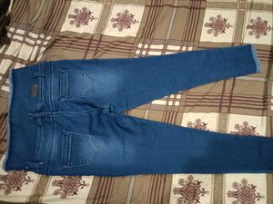 Stylish High-Waisted Blue Denim Jeans