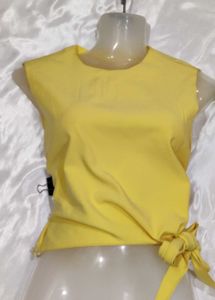 Chic Yellow Sleeveless Tie-Up Top