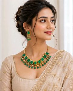 Stunning Emerald & Gold Necklace Set