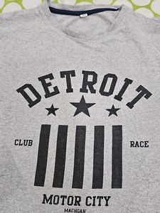 boys Detroit Motor City Graphic T-Shirt used