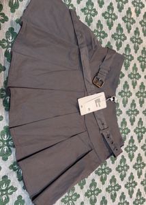 Stylish Pleated Skirt with Belt
