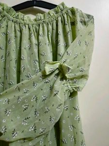 Sage 💚 Floral Off-Shoulder Blouse! 🍏