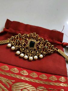 Elegant Maang Tikka with Pearls