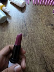 Fair Game B-02 Creme lipstick