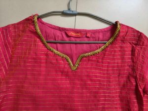 Elegant Red Rose Striped Kurta