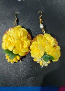 Yellow Floral Maang Tikka Set