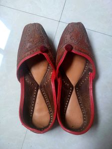 Handmade Brown Leather Juttis