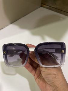 Stylish Square Frame Sunglasses