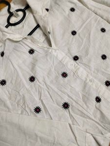 🤍Chic White Embroidered Button-Up Top