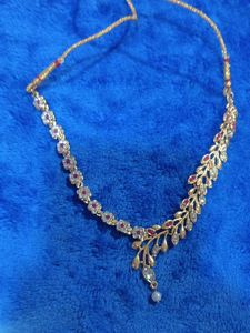 Stunning Gold Tone Necklace and Earrings Set