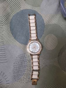 Elegant Rose Gold & White Ceramic Watch