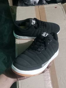 NEW NO USED CASUAL SHOES FOR MAN,