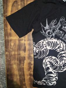 Cool Black T-Shirt with Skull Graphic