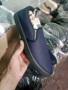 NEW NO USED CASUAL SHOES,