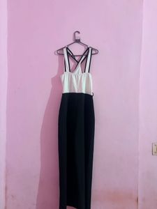 Chic Black and White jumpsuit ( no belt)