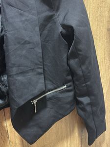 Chic Black Cropped Blazer