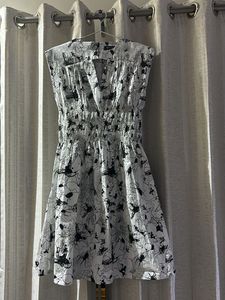ABSTRACT WHITE AND BLACK DRESS 🙃