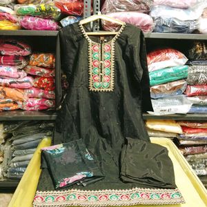 Heavy Embroidery Work Kurti Set