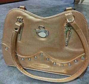 Elegant Gold Handbag with Swan Detail