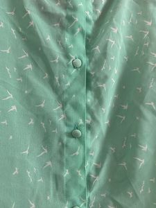 Pretty Sleeveless Top With Buttons At Back