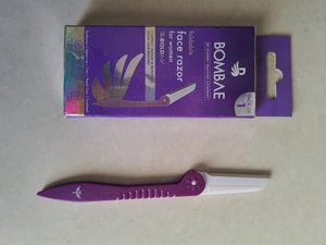 BOMBAE WOMEN’S FACE RAZOR 1 PC