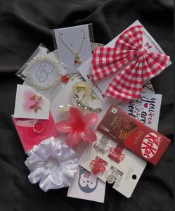 Red Jewelery Hamper Set