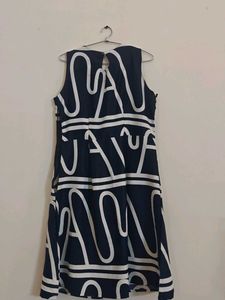 Stylish Navy &amp; White Graphic Print Dress
