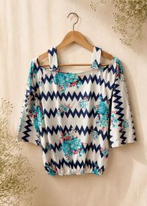 Chic Cold Shoulder Floral Zigzag Top