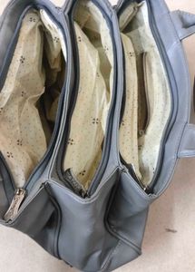 Stylish Grey Handbag 💅